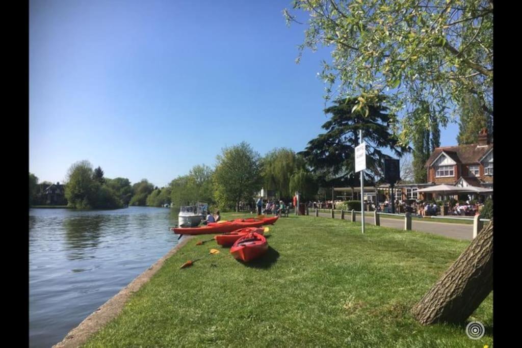River Cabin Retreat Shepperton Exterior photo